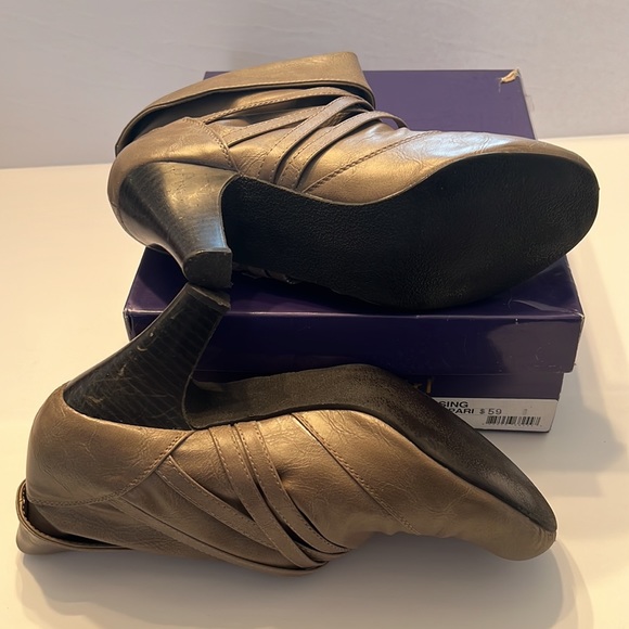 Madden girl women’s boots size 10 Taupe - Picture 3 of 4